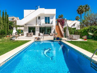 Villa for sale in El Rosario, Marbella East
