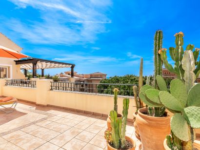 Penthouse for sale in Elviria, Marbella East