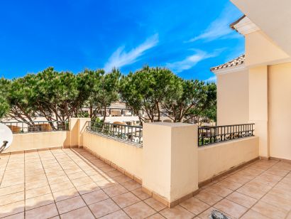 Penthouse for sale in Elviria, Marbella East