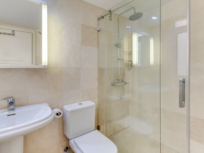 Apartment for sale in Beach Side Golden Mile, Marbella Golden Mile