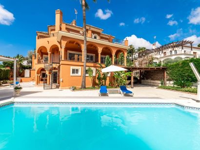 Villa for rent in Los Arqueros, Benahavis