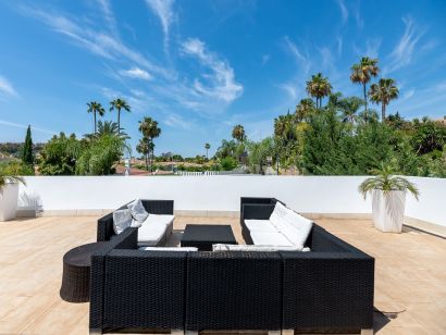 Villa for rent in La Cerquilla, Nueva Andalucia