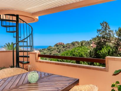 Penthouse for sale in Altos de Elviria, Marbella East
