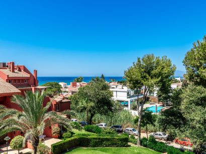 Penthouse for sale in Elviria, Marbella East