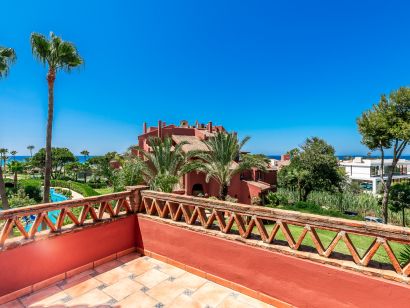 Penthouse for sale in Elviria, Marbella East