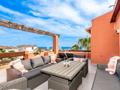 Penthouse for sale in Elviria, Marbella East
