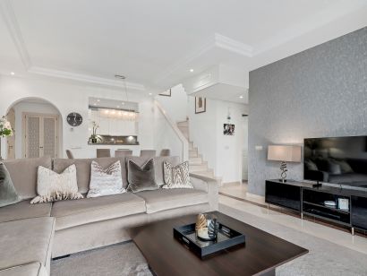 Penthouse for sale in Elviria, Marbella East