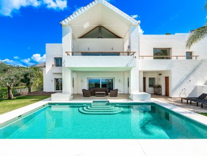 Villa for sale in Los Arqueros, Benahavis
