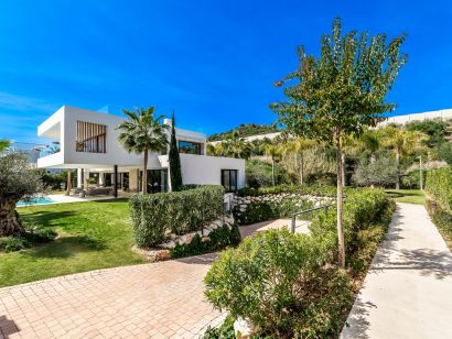 Villa for sale in Nueva Andalucia, Marbella