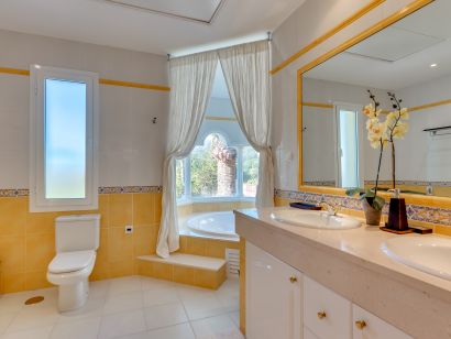 Villa for sale in Los Altos de los Monteros, Marbella East