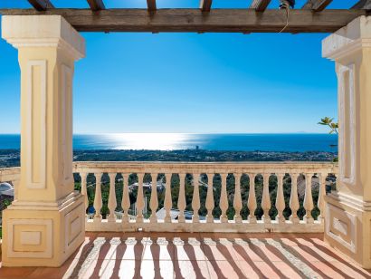 Villa for sale in Los Altos de los Monteros, Marbella East