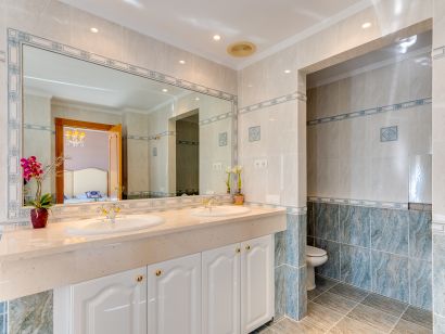 Villa for sale in Los Altos de los Monteros, Marbella East