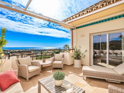 Penthouse for sale in Elviria, Marbella East