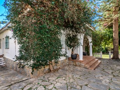Villa for sale in Rio Real, Marbella East