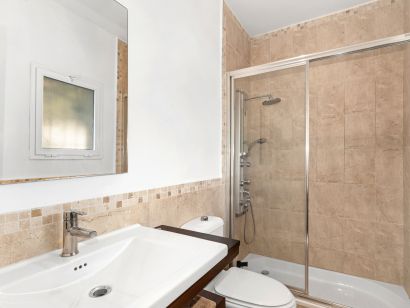 Villa for sale in Rio Real, Marbella East