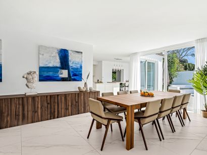 Villa for sale in El Rosario, Marbella East