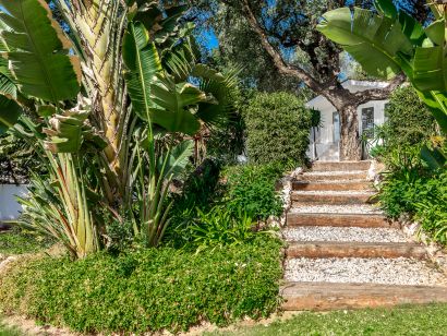 Villa for sale in El Rosario, Marbella East