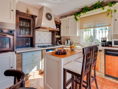 Villa for sale in Rio Real, Marbella East