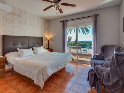 Villa for sale in Rio Real, Marbella East