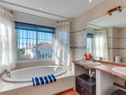 Villa for sale in Rio Real, Marbella East