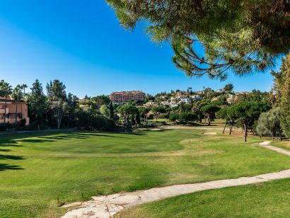 Penthouse for sale in Rio Real, Marbella East