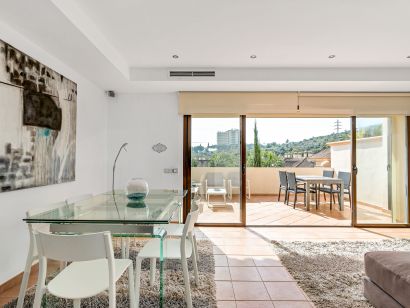 Penthouse for sale in Rio Real, Marbella East