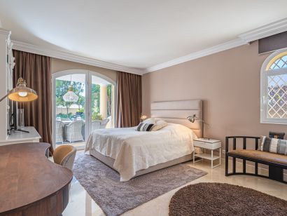 Villa for sale in Beach Side Golden Mile, Marbella Golden Mile