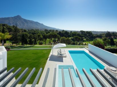 Villa for sale in Nueva Andalucia, Marbella