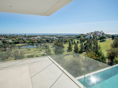 Villa for sale in La Alqueria, Benahavis