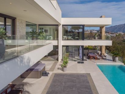 Villa for sale in La Alqueria, Benahavis