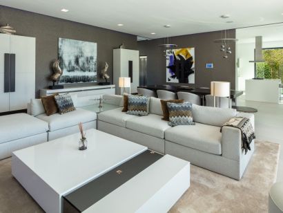 Villa for sale in Nueva Andalucia, Marbella