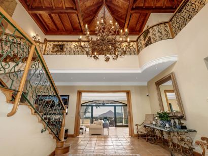 Villa for sale in Benahavis