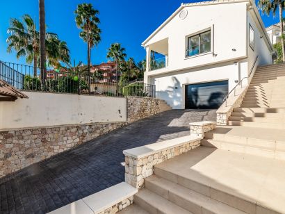 Villa a la venta en Rio Real, Marbella Este