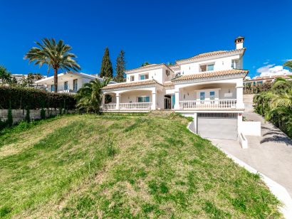 Casa a la venta en Nueva Andalucia, Marbella