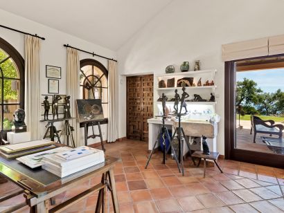 Villa a la venta en Altos de Elviria, Marbella Este