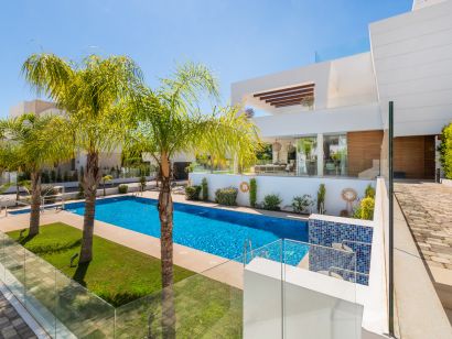 Villa for sale in San Pedro Playa, San Pedro de Alcantara