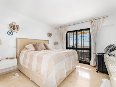Apartment for sale in Puerto del Almendro, Benahavis