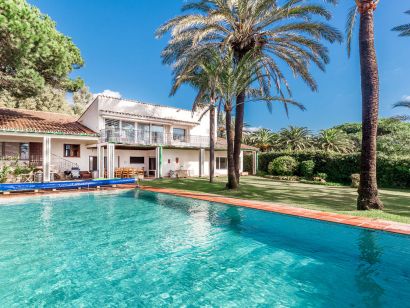 Villa a la venta en Los Monteros, Marbella Este