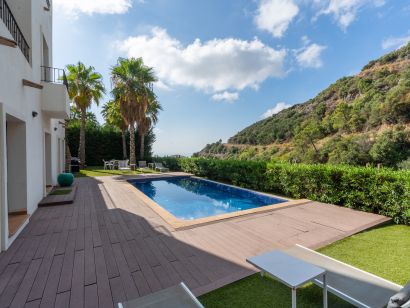 Villa for sale in Benahavis