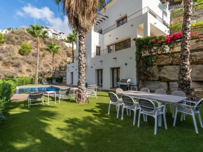 Villa for sale in Benahavis