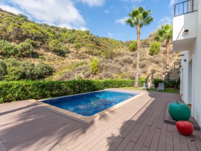 Villa for sale in Benahavis