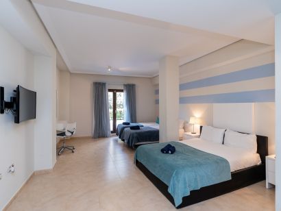 Villa for sale in Benahavis