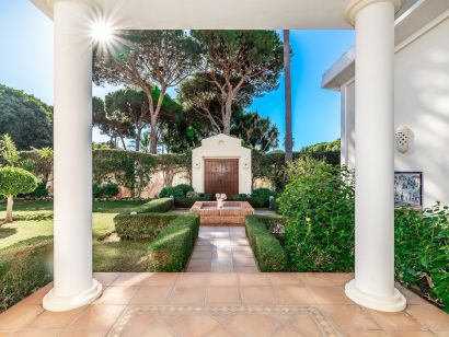 Villa for sale in Beach Side Golden Mile, Marbella Golden Mile