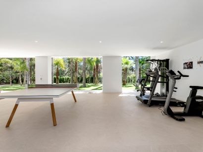Villa for rent in Hacienda las Chapas, Marbella East