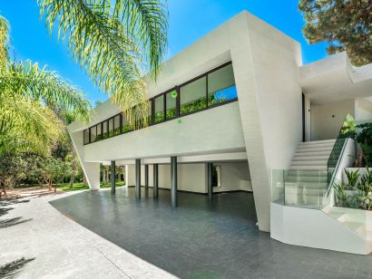 Villa for rent in Hacienda las Chapas, Marbella East