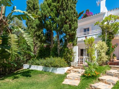 Town House for sale in Cabopino, Marbella East