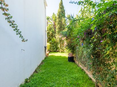 Town House for sale in Cabopino, Marbella East
