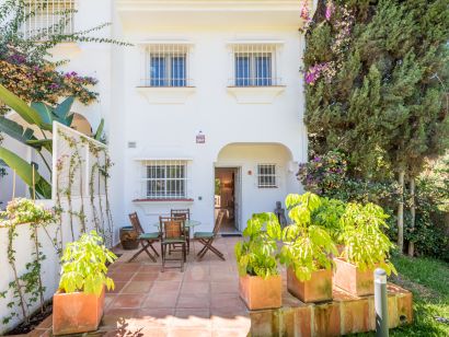 Town House for sale in Cabopino, Marbella East
