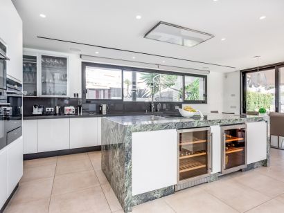 Villa for sale in Marbella - Puerto Banus