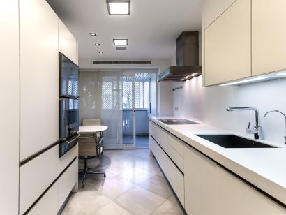 Apartment for sale in Beach Side Golden Mile, Marbella Golden Mile